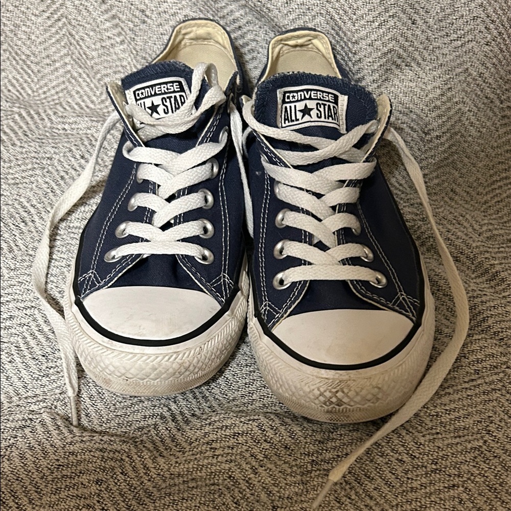 💙🖤 Converse Chuck Taylor Classic Navy Sneakers - Men’s 7 - Women’s 9